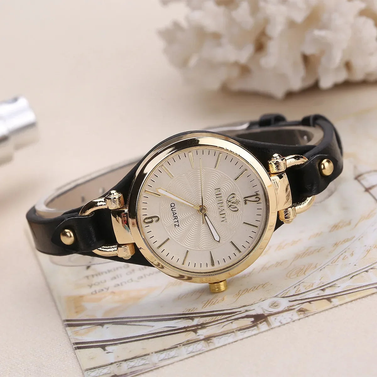 Elegancki damski zegarek w stylu vintage