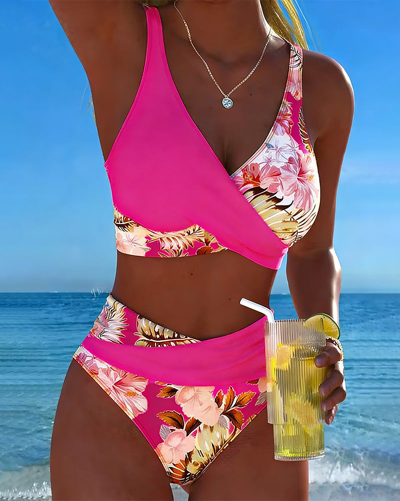 Jolina | Bikini z rozcięciem w kwiatowy kontrastowy wzór