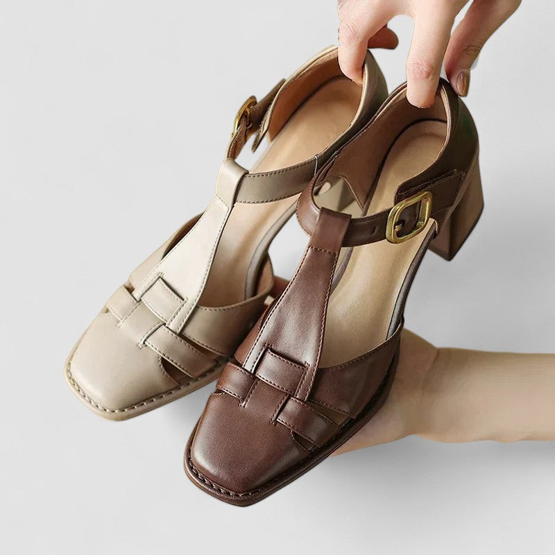 Elyxiana | Ortopedyczne sandały na obcasie typu T-strap