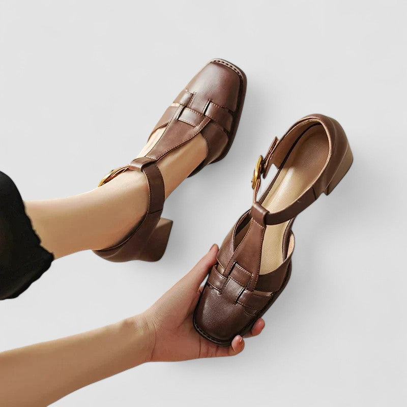 Elyxiana | Ortopedyczne sandały na obcasie typu T-strap