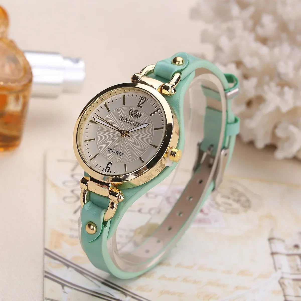 Elegancki damski zegarek w stylu vintage