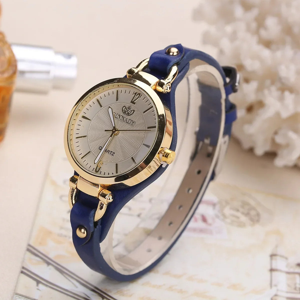 Elegancki damski zegarek w stylu vintage
