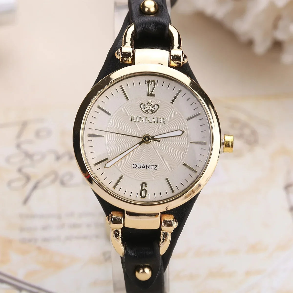 Elegancki damski zegarek w stylu vintage