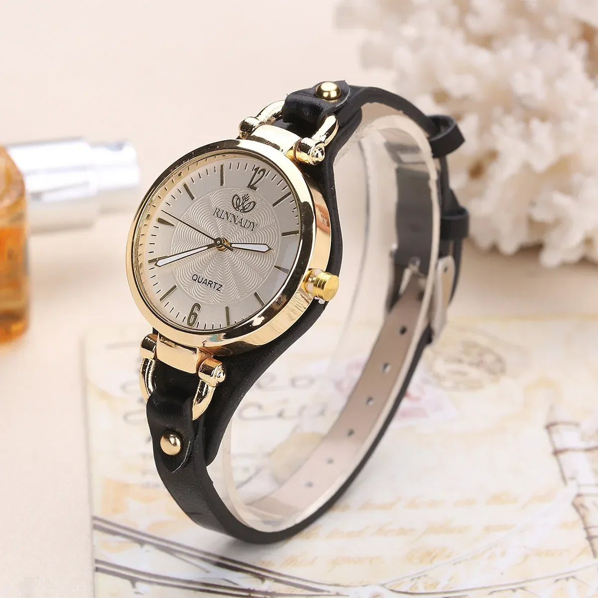 Elegancki damski zegarek w stylu vintage
