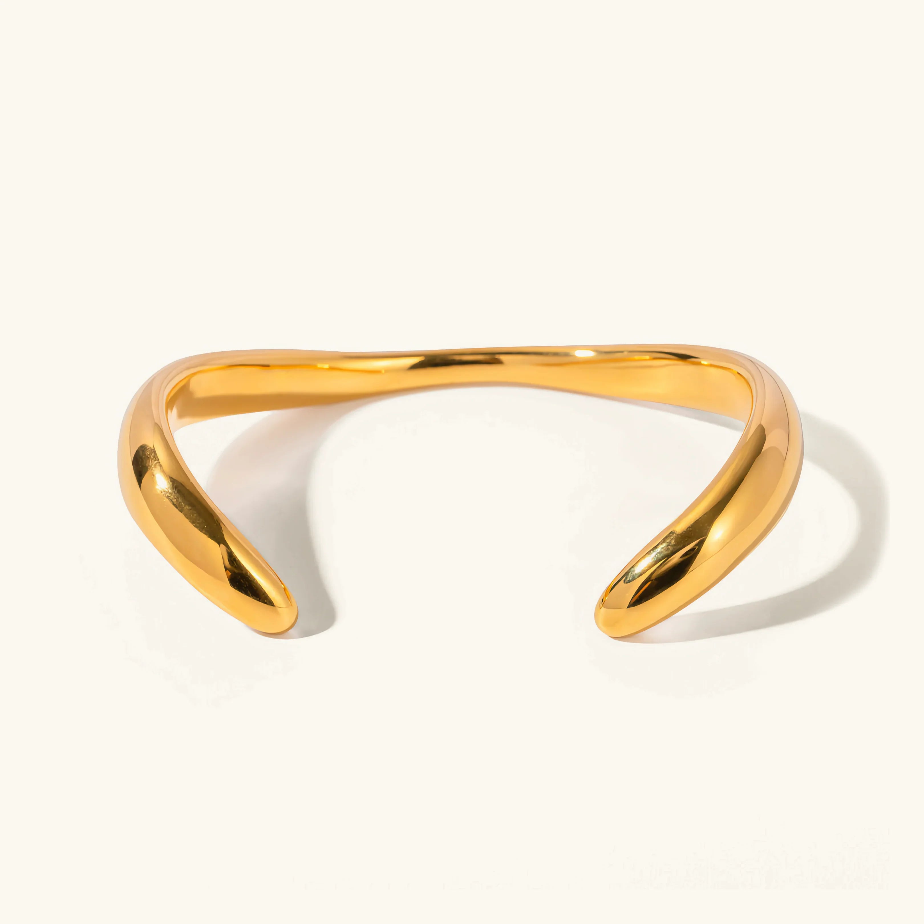 Audrina — współczesna złota bransoletka bangle
