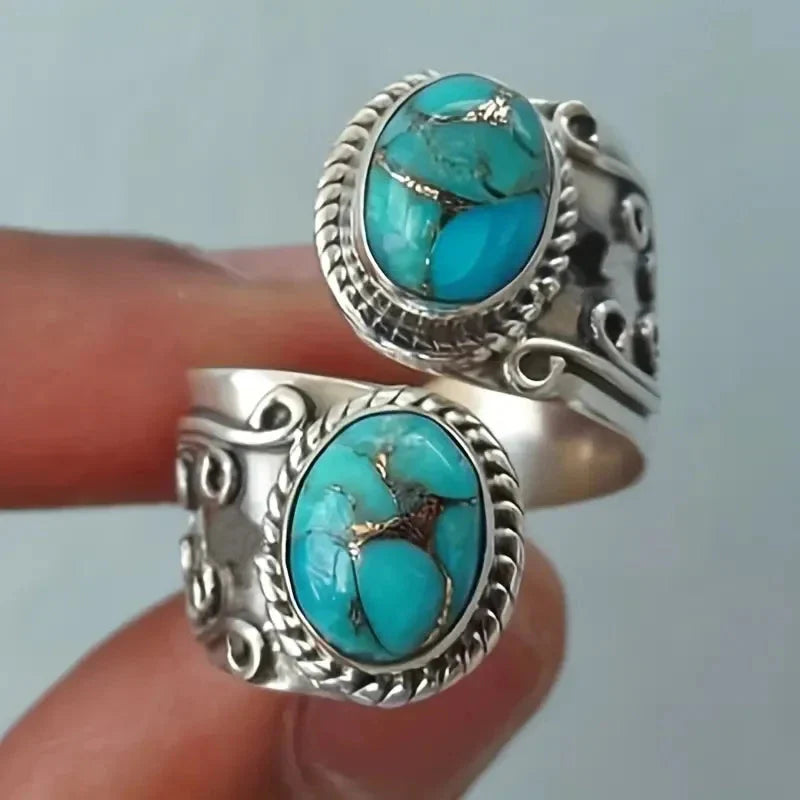 Elegancki Pierścionek z Turkusowym Krzyżem w Stylu Vintage