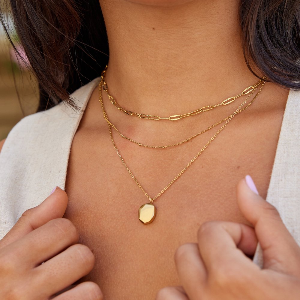 Naszyjnik z geometryczną zawieszką