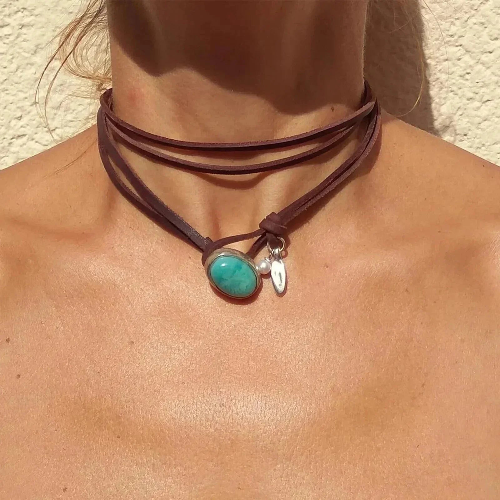 Wisiorek boho z turkusem w stylu vintage