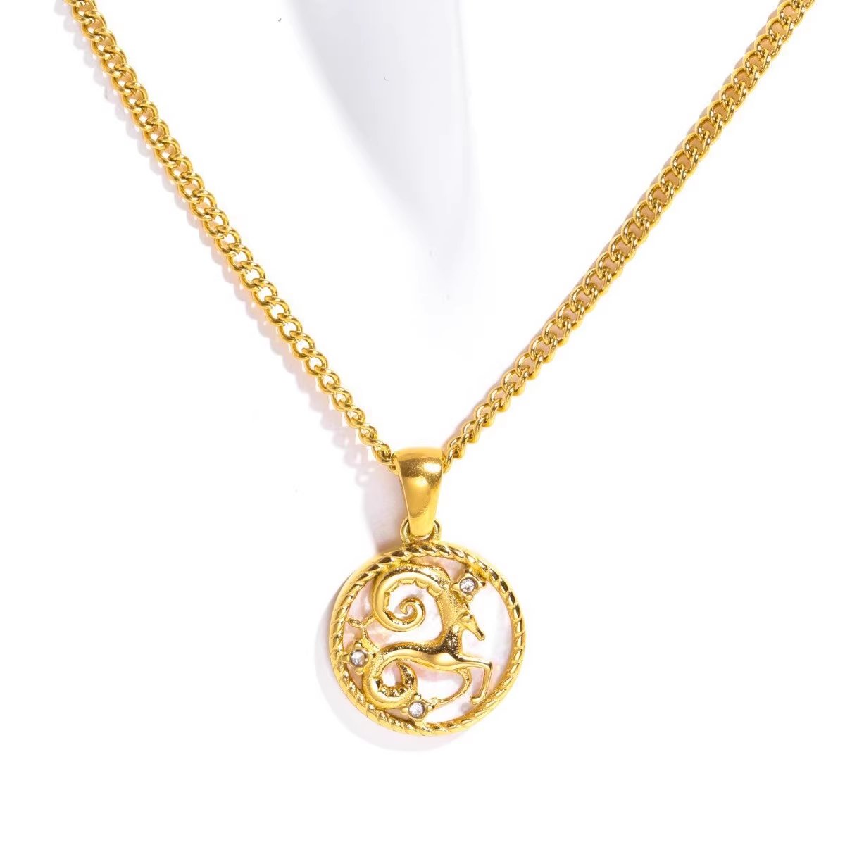 Naszyjnik z monetą z zodiakiem z białą muszlą